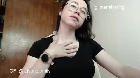 Snapshot of emily_pearl_ chatting on June 2026 08:03:01 PM emily_pearl_ online show from June 2026 08:03:01 PM