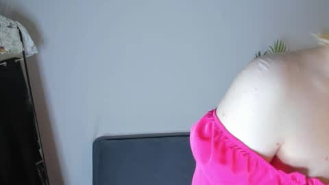 Snapshot of emily_relishh chatting on February 2026 05:15:01 AM emily_relishh online show from February 2026 05:15:01 AM