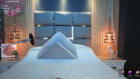 Emily online show from November 2025 11:43:02 AM