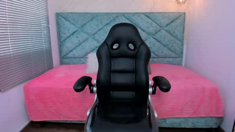 Snapshot of emily_rosee__ chatting on May 2026 12:21:01 PM Emily online show from May 2026 12:21:01 PM