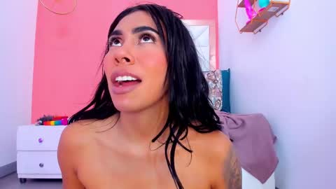 Snapshot of emily_sexy3 chatting on February 2025 02:18:01 PM Emily online show from February 2025 02:18:01 PM