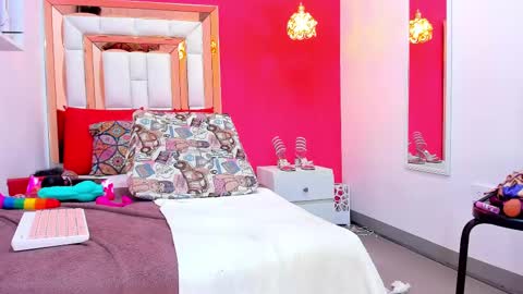 Snapshot of emily_sexy3 chatting on February 2025 02:24:02 PM Emily online show from February 2025 02:24:02 PM