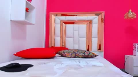 Snapshot of emily_sexy3 chatting on March 2025 10:24:02 PM Emily online show from March 2025 10:24:02 PM