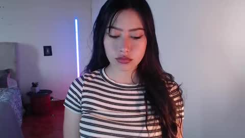 Snapshot of emily_swan_04 chatting on January 2025 06:59:02 PM Emily Swan online show from January 2025 06:59:02 PM