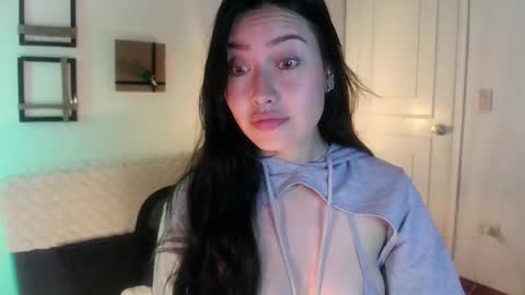 Snapshot of emily_swan_04 chatting on February 2025 01:57:01 AM Emily Swan online show from February 2025 01:57:01 AM