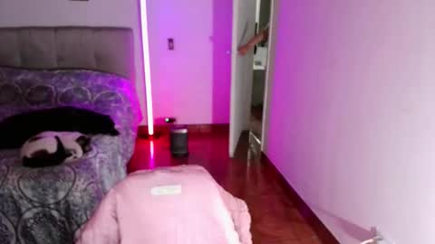 Snapshot of emily_swan_04 chatting on November 2025 02:00:02 AM Emily Swan online show from November 2025 02:00:02 AM