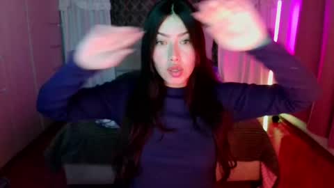 Snapshot of emily_swan_04 chatting on May 2026 01:45:01 AM Emily Swan online show from May 2026 01:45:01 AM