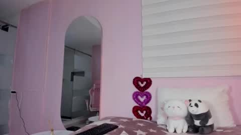 Snapshot of emily_sweett12 chatting on February 2025 12:39:02 PM Emily online show from February 2025 12:39:02 PM