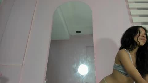 Snapshot of emily_sweett12 chatting on February 2025 03:31:02 PM Emily online show from February 2025 03:31:02 PM