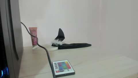 Snapshot of emily_sweett12 chatting on February 2025 12:09:02 PM Emily online show from February 2025 12:09:02 PM