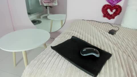 Snapshot of emily_sweett12 chatting on March 2025 12:20:01 PM Emily online show from March 2025 12:20:01 PM