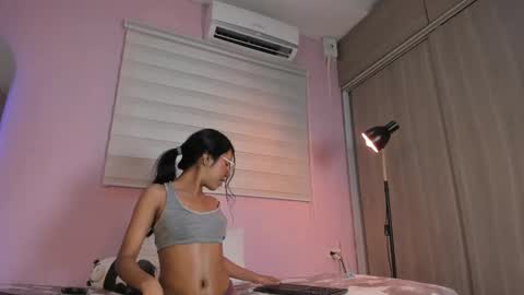 Snapshot of emily_sweett12 chatting on March 2025 06:33:01 PM Emily online show from March 2025 06:33:01 PM