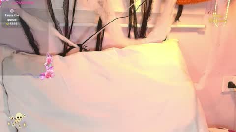 Snapshot of emily_sweett12 chatting on October 2025 12:50:01 PM Emily online show from October 2025 12:50:01 PM