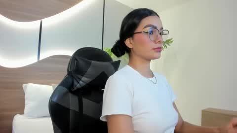 emily_tolson online show from December 2025 07:09:01 PM