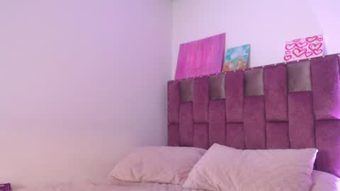 Snapshot of emily_w2 chatting on September 2025 04:03:01 AM emily_w2 online show from September 2025 04:03:01 AM