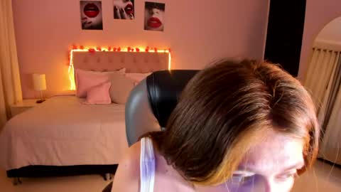 emily_warren__ online show from April 2026 09:05:01 PM