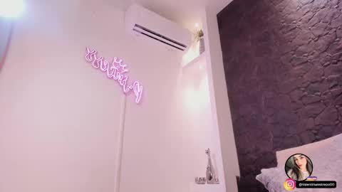 emilyallen_1 online show from November 2025 04:33:01 PM