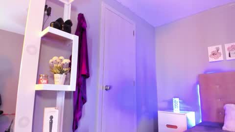 Emi Fit online show from March 2026 07:29:01 PM