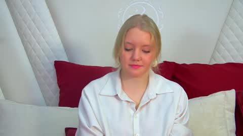 Emily online show from December 2025 06:52:01 AM