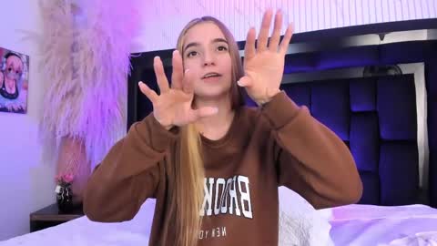 Snapshot of emilyevanss1_ chatting on May 2026 06:11:01 AM Emily online show from May 2026 06:11:01 AM