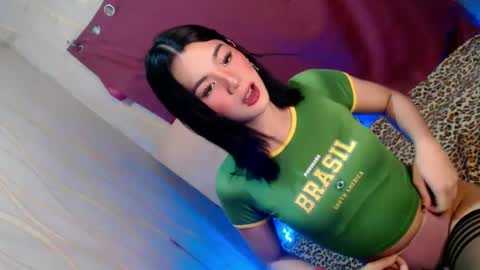 Snapshot of emilyfuckers chatting on January 2025 01:16:02 PM ariane online show from January 2025 01:16:02 PM