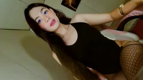 Snapshot of emilyfuckers chatting on October 2025 10:47:02 AM ariane online show from October 2025 10:47:02 AM