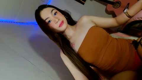 Snapshot of emilyfuckers chatting on November 2025 08:23:02 AM ariane online show from November 2025 08:23:02 AM