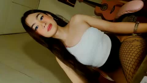 Snapshot of emilyfuckers chatting on December 2025 09:46:02 AM ariane online show from December 2025 09:46:02 AM