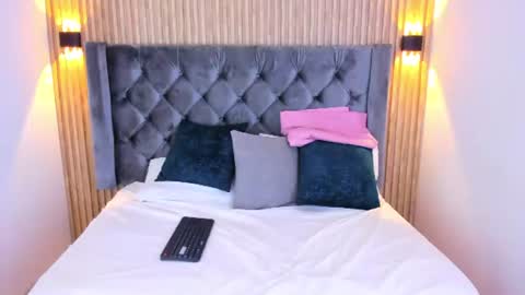 emilygracce online show from July 2026 12:51:02 PM