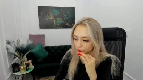 Snapshot of emilygraydis chatting on February 2026 03:35:01 AM Emily online show from February 2026 03:35:01 AM