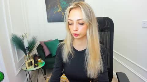 Snapshot of emilygraydis chatting on March 2026 07:50:01 PM Emily online show from March 2026 07:50:01 PM