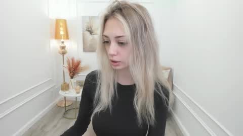 Snapshot of emilygraydis chatting on March 2026 03:21:02 AM Emily online show from March 2026 03:21:02 AM