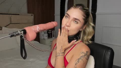 Snapshot of emilyhendrix_ chatting on January 2025 11:18:01 PM Emily Hendrix online show from January 2025 11:18:01 PM