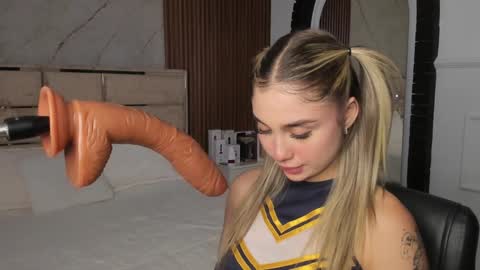 Snapshot of emilyhendrix_ chatting on January 2025 08:43:01 PM Emily Hendrix online show from January 2025 08:43:01 PM