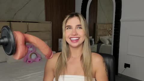 Snapshot of emilyhendrix_ chatting on February 2025 08:54:01 PM Emily Hendrix online show from February 2025 08:54:01 PM