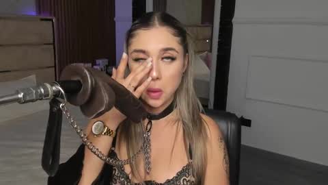 Snapshot of emilyhendrix_ chatting on March 2025 10:45:02 PM Emily Hendrix online show from March 2025 10:45:02 PM