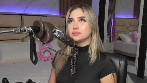 Snapshot of emilyhendrix_ chatting on March 2025 11:12:01 PM Emily Hendrix online show from March 2025 11:12:01 PM