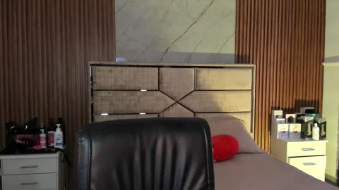 Snapshot of emilyhendrix_ chatting on September 2025 07:58:02 PM Emily Hendrix online show from September 2025 07:58:02 PM