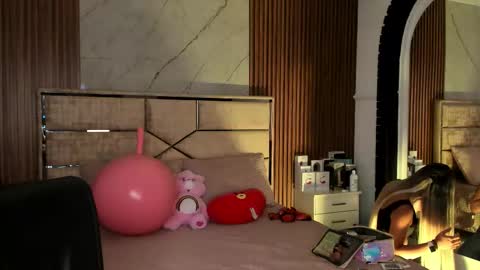 Snapshot of emilyhendrix_ chatting on September 2025 07:57:02 PM Emily Hendrix online show from September 2025 07:57:02 PM