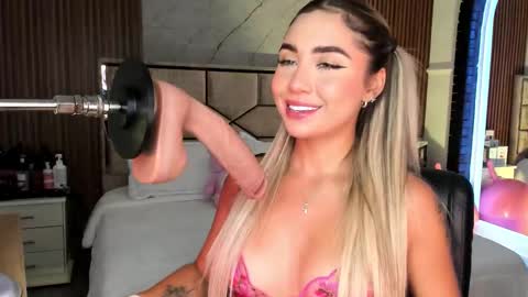 Snapshot of emilyhendrix_ chatting on September 2025 08:33:01 PM Emily Hendrix online show from September 2025 08:33:01 PM