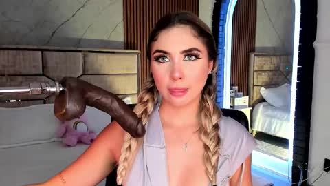 Snapshot of emilyhendrix_ chatting on October 2025 07:22:01 PM Emily Hendrix online show from October 2025 07:22:01 PM