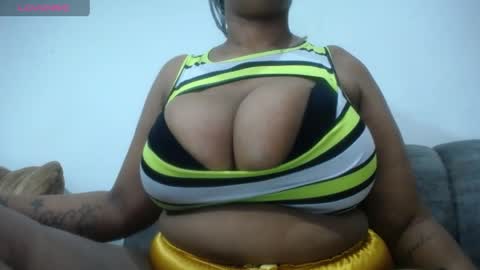 Snapshot of emilyhines__ chatting on April 2026 01:17:02 AM Emilyhines online show from April 2026 01:17:02 AM