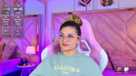 Emilyjonnes  online show from May 2026 08:59:01 PM