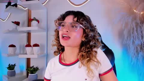 Emilyjonnes  online show from May 2026 04:09:02 AM