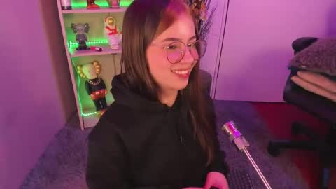 VALEEEN online show from January 2025 04:00:01 PM