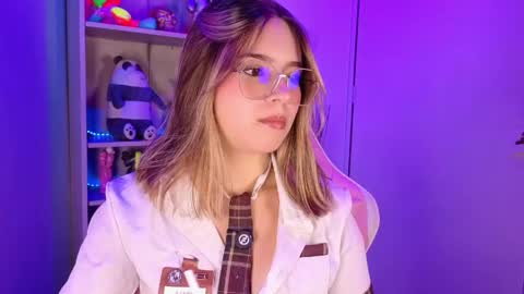 VALEEEN online show from May 2026 03:20:01 PM