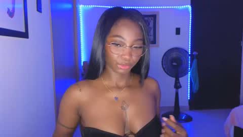 Snapshot of emilykissx chatting on November 2025 03:33:02 PM Emily Kissx online show from November 2025 03:33:02 PM