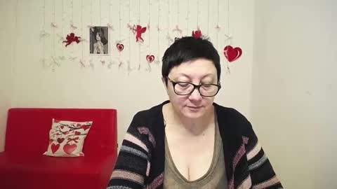 Snapshot of emilyl0vee chatting on February 2026 06:43:02 AM Emily online show from February 2026 06:43:02 AM