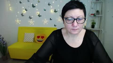 Snapshot of emilyl0vee chatting on February 2026 06:25:02 AM Emily online show from February 2026 06:25:02 AM