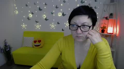 Snapshot of emilyl0vee chatting on April 2026 09:39:33 PM Emily online show from April 2026 09:39:33 PM